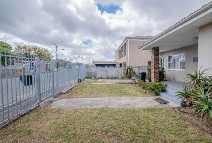 3 Bedroom Property for Sale in Oakdale Western Cape